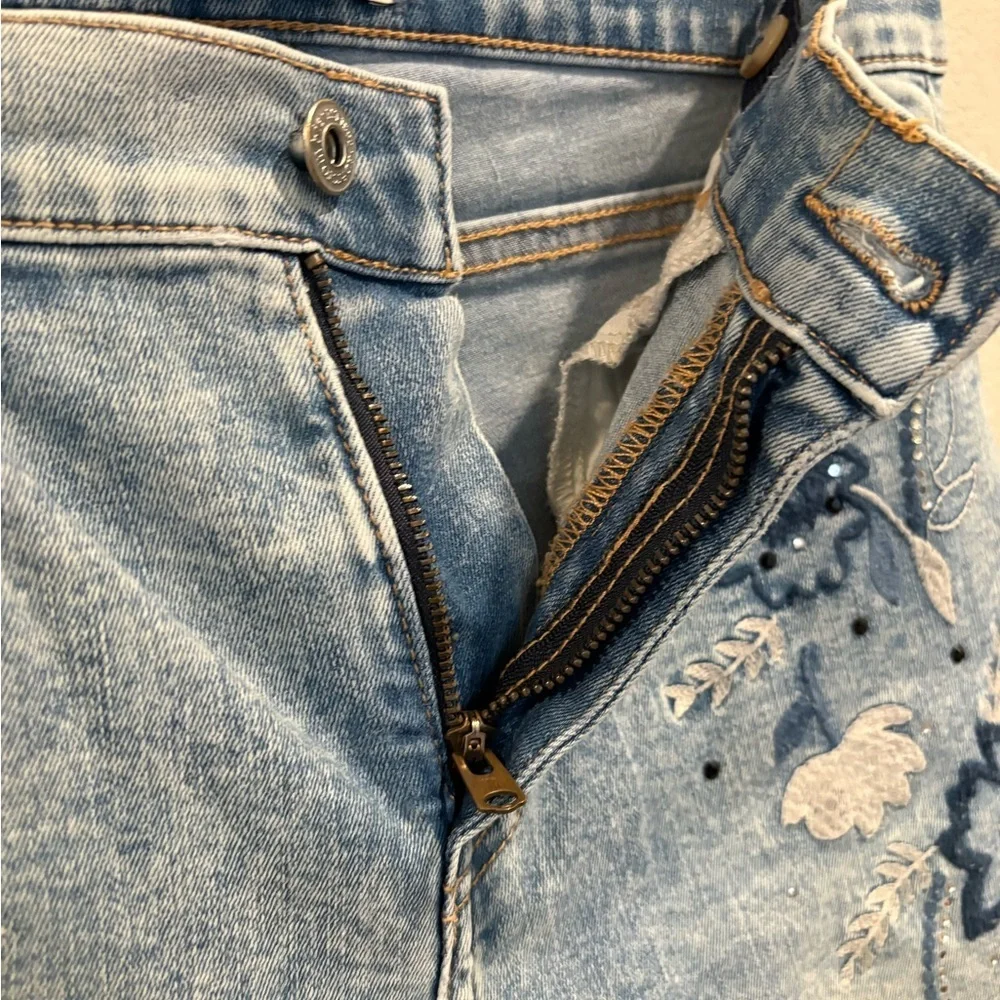 Abercrombie Kids high-rise flare jeans with floral embroidered Size 15/16 EUC